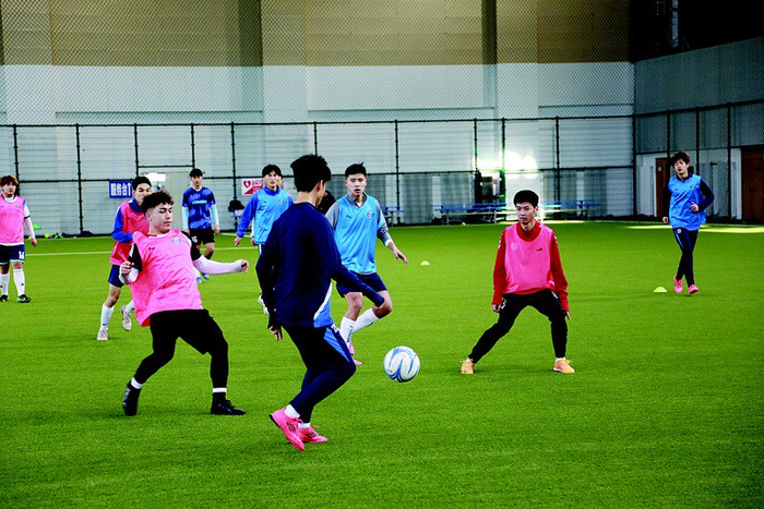 执行主教练王亮:大连队目标肯定是冠军|足协|中超|球员|竞赛规程|年轻球员_新浪体育_新浪新闻