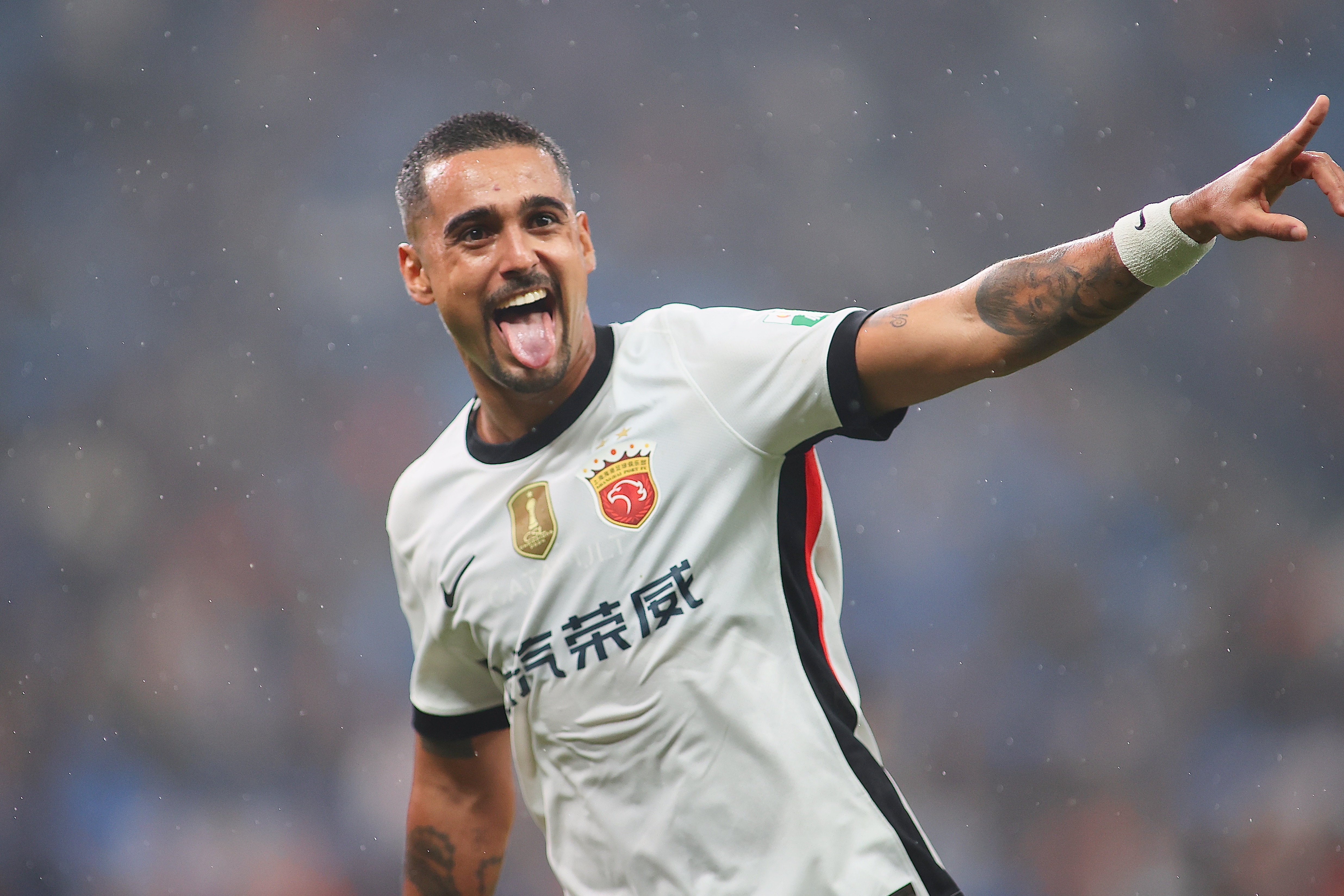 九游体育官网-东体：莱昂纳多特意赠送球衣给昔日恩师乔迪作为纪念